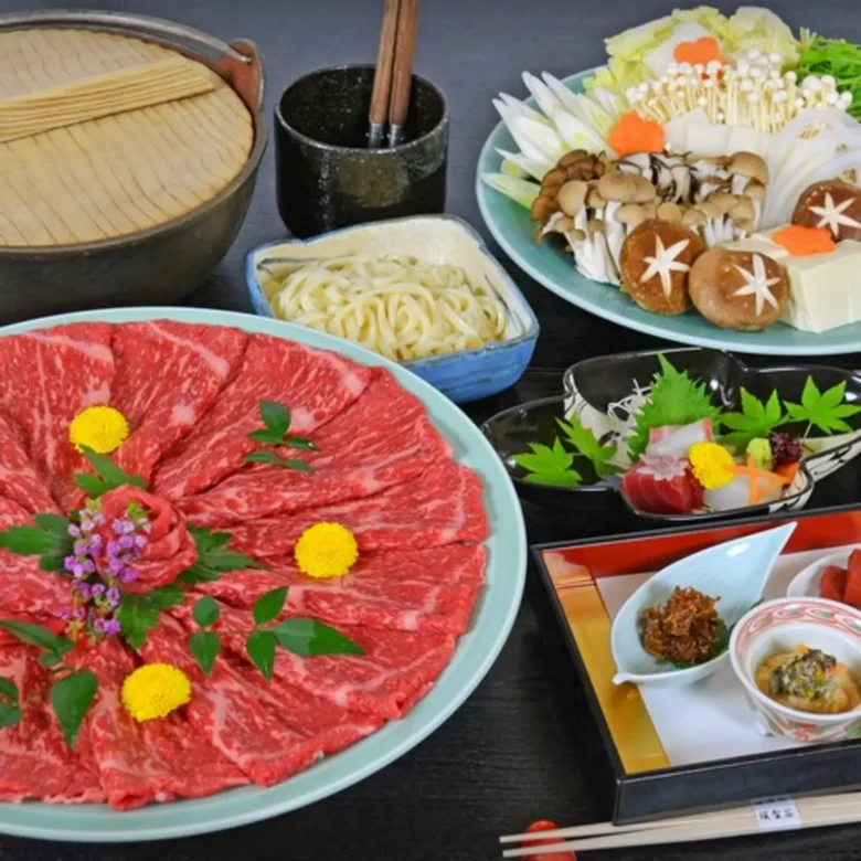 上質な近江牛の旨味を贅沢に楽しめる、近江牛しゃぶしゃぶをご堪能ください。