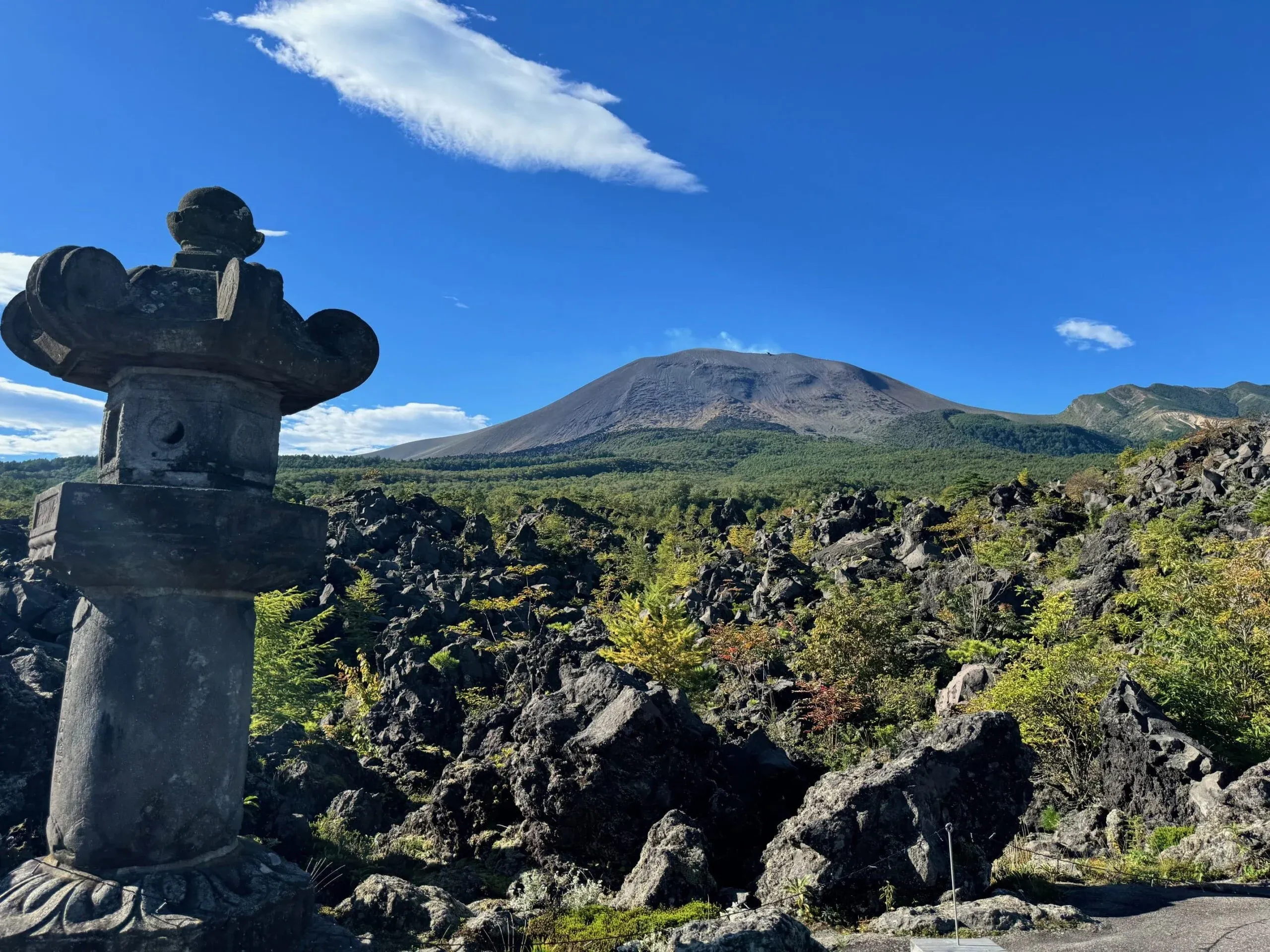 ☆鬼押出し園☆浅間山とそのふもとに広がる芸術的な溶岩が望める絶景スポット！