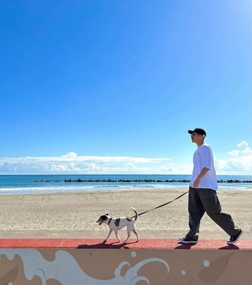 海をバックにパシャリ📷
｜写真提供：@kyo_okuyamaさま