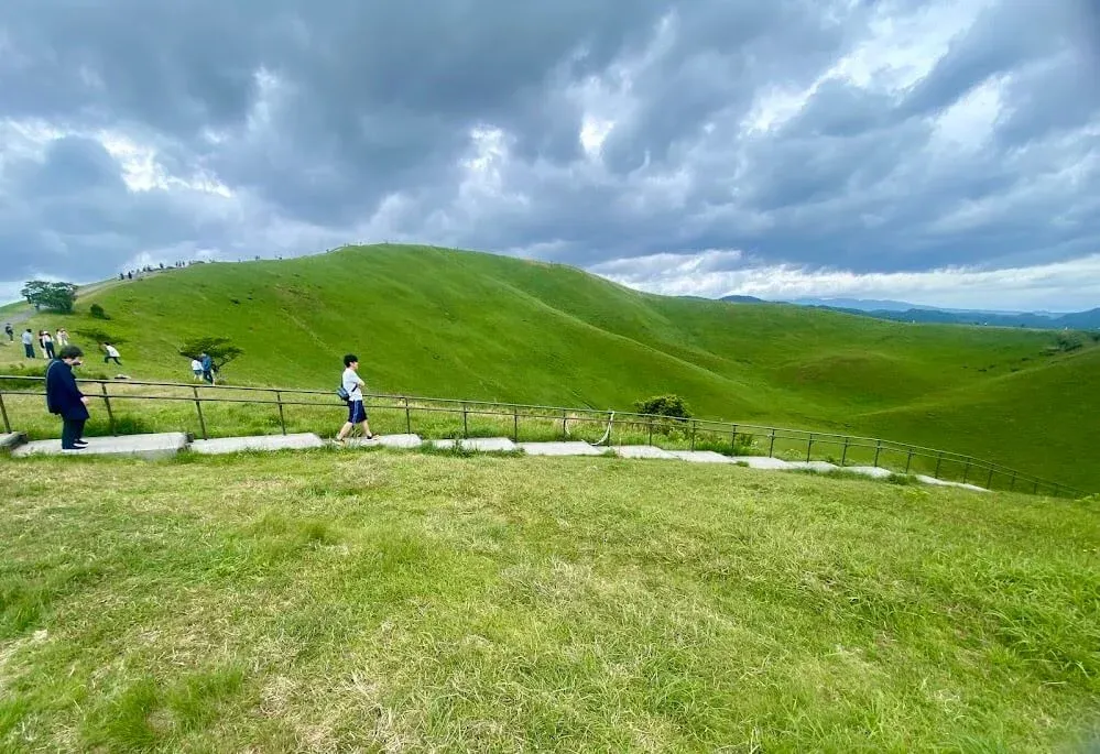 火口跡ではアーチェリー体験もできます。