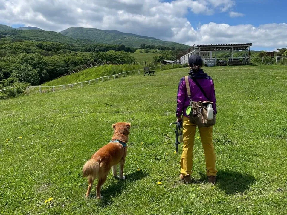 ドッグランは広々していて景色も素晴らしく気持ち良く過ごせました。
自然道でちょっとしたトレッキング気分も味わいました。写真提供：allezfrontaleさま